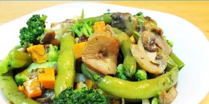 Pupelių salotos su grybais ir brokoliais