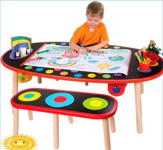 Žaidimų ir dailės stalai vaikų kambariams
