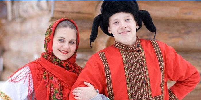 Vaikinas ir mergaitė Rusijos tautiniais rūbais