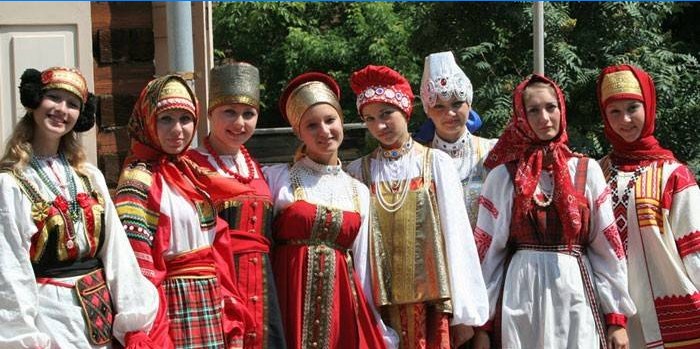 Mergaičių rusų tautiniai kostiumai