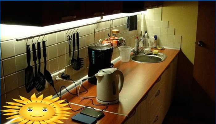 Apšvietimas po spintelėmis virtuvėje iš LED juostos