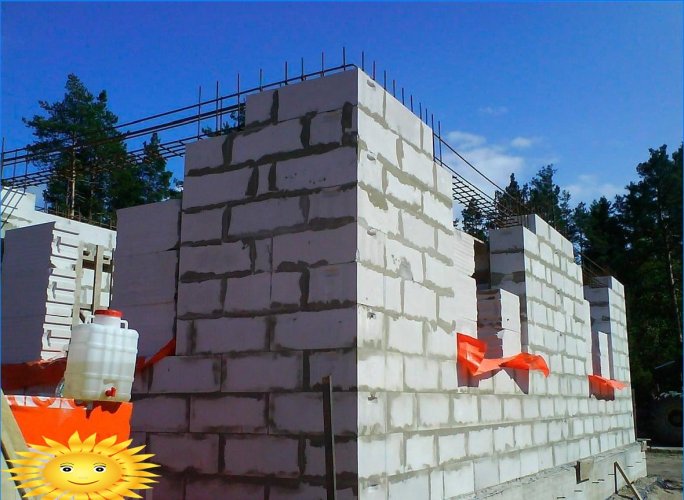 Kokios storos turėtų būti namo sienos?