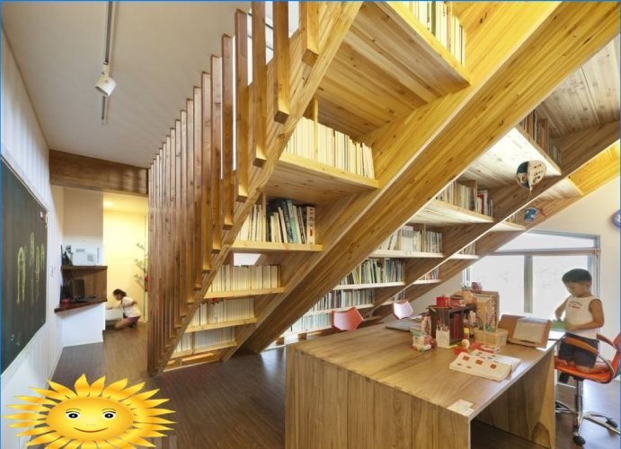 Laiptai-knygų spinta