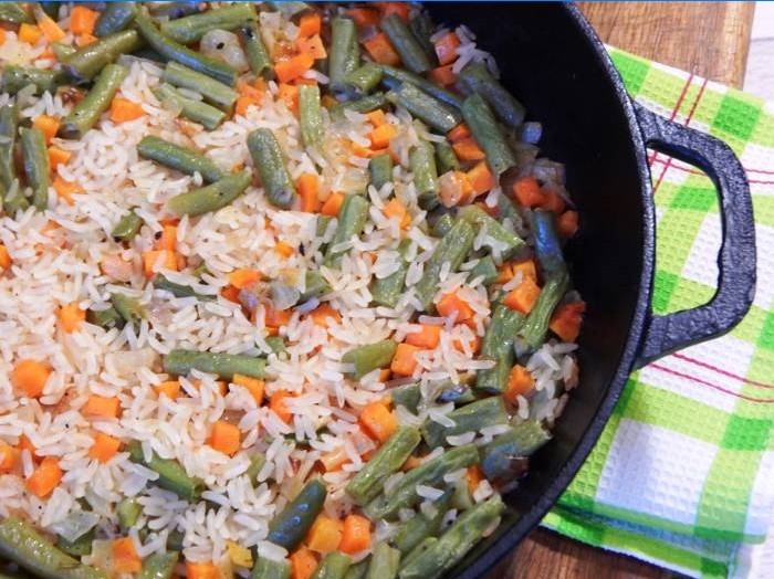 Paruošti ryžiai su daržovėmis