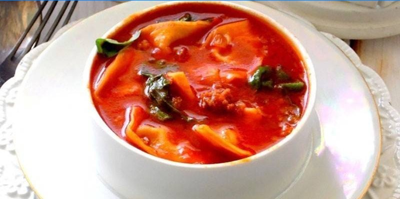 Itališkų pomidorų sriuba su tortellini