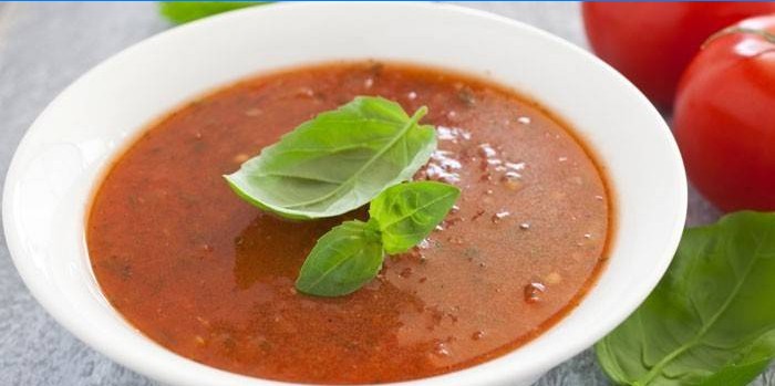 Pomidorų sriuba dubenyje