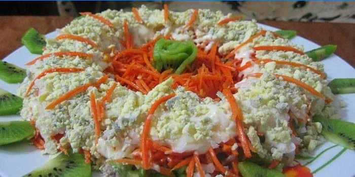 Salotos su kivi ir korėjietiškų morkų švelnumu