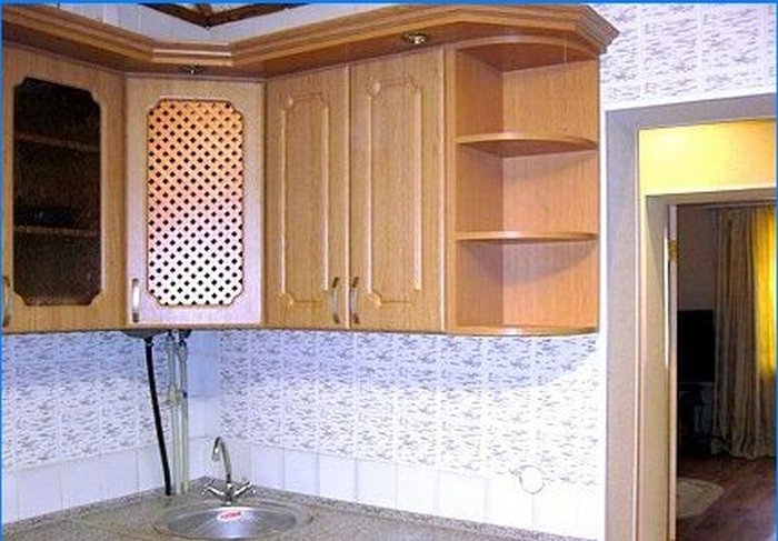 Kaip pastatyti šildymo katilą į virtuvės baldus