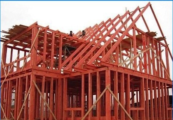 Kanadietiška medinių namų statybos technologija