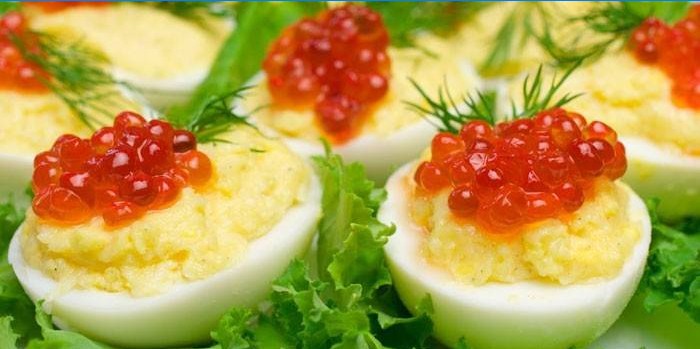 Virti kiaušiniai su raudonaisiais ikrais