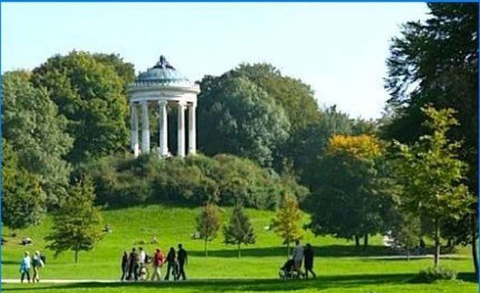 Anglų sodas Miunchene, vienas seniausių, didžiausių ir garsiausių parkų Europoje