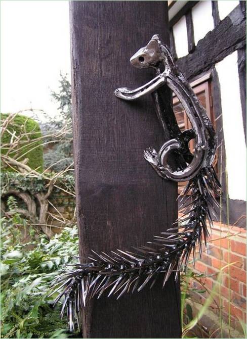 Tomo Hilo sukurta arklio pasagos skulptūra