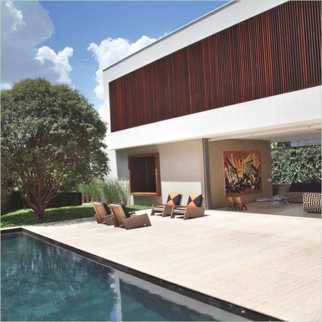 Modernaus namo Brazilijoje baseino terasa