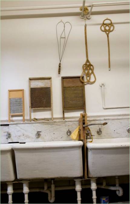 Viktorijos laikų skalbyklos interjeras